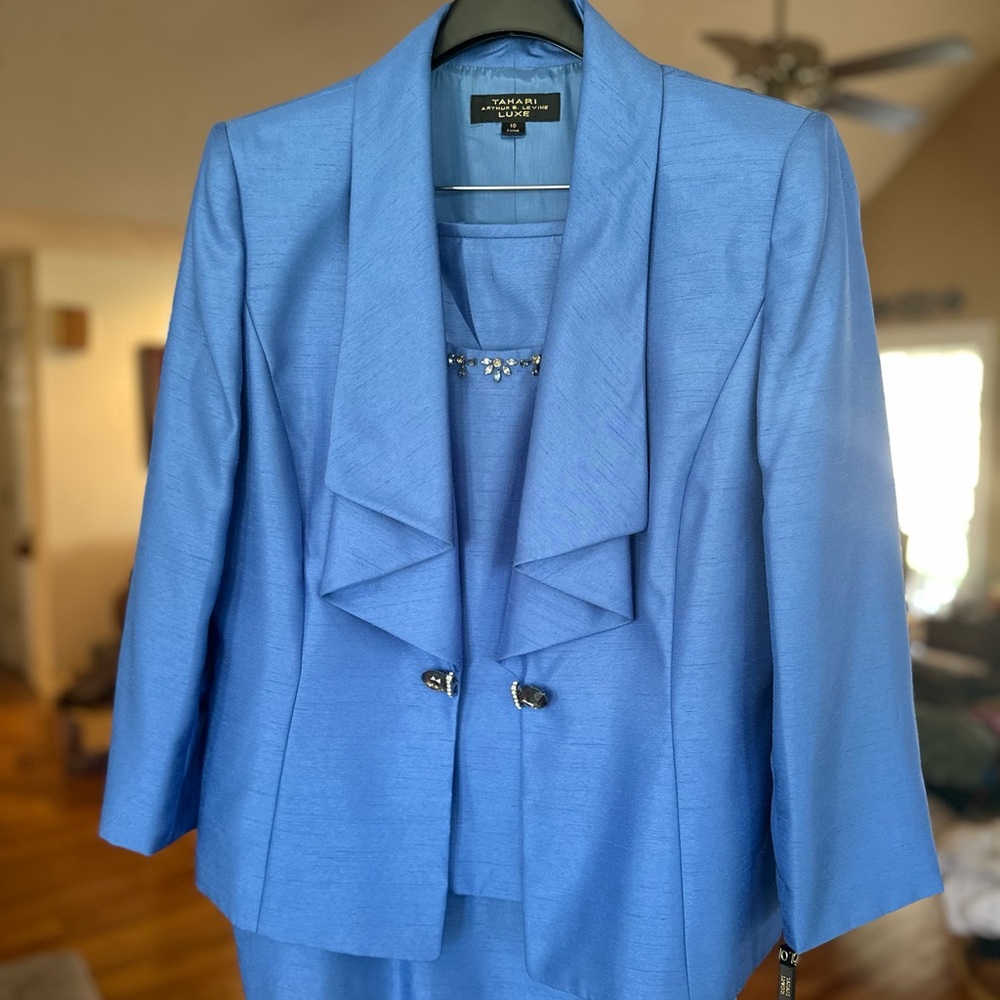 NWT Tahari Women’s 3-piece Skirt Suit